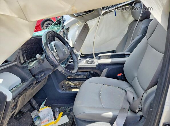 5TDYRKEC8SS259746 2025 TOYOTA SIENNA Серебряный Вид салона спереди