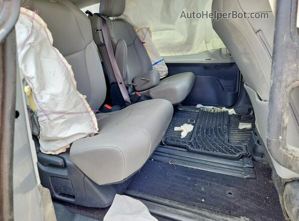 5TDYRKEC8SS259746 2025 TOYOTA SIENNA Серебряный Вид задней части салона