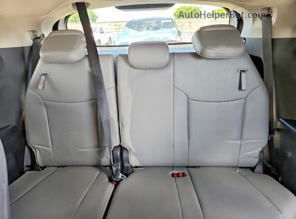 5TDYRKEC8TS296300 2026 TOYOTA SIENNA Black უკანა სავარძლების ხედი