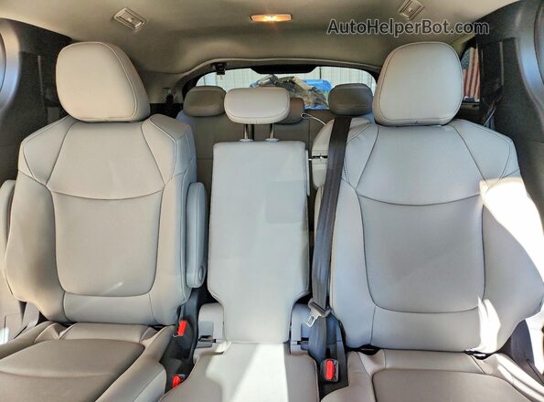 5TDYRKEC8TS327402 2026 TOYOTA SIENNA Черный Вид задних сидений