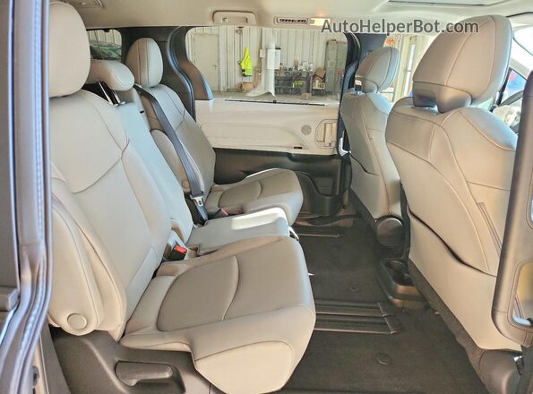 5TDYRKEC8TS327402 2026 TOYOTA SIENNA Черный Вид задней части салона