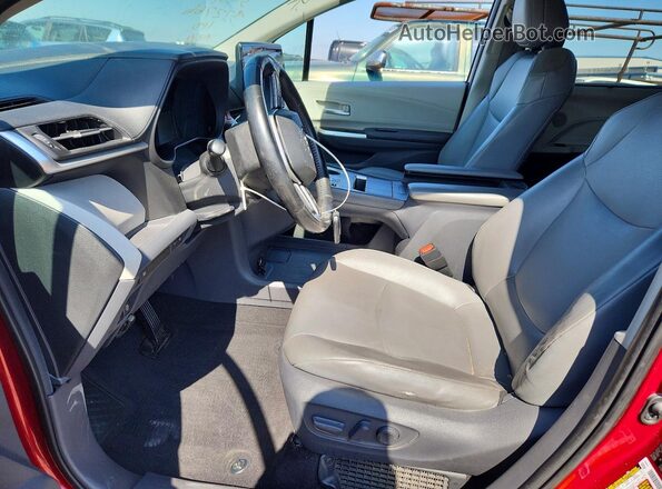 5TDYRKEC9MS056836 2021 TOYOTA SIENNA Бордовый Вид салона спереди