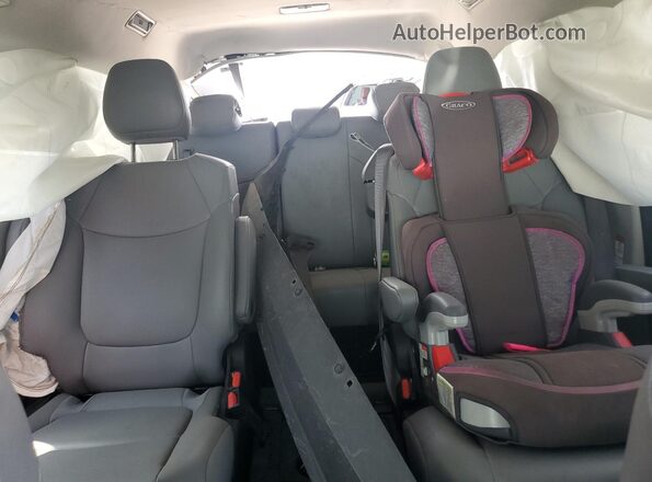 5TDYRKECXPS153998 2023 TOYOTA SIENNA Silver Vista de los asientos traseros