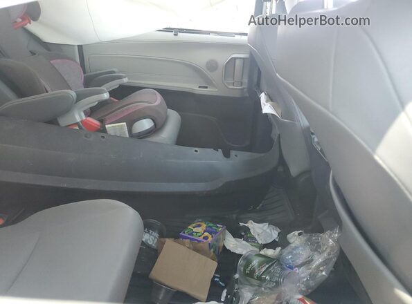 5TDYRKECXPS153998 2023 TOYOTA SIENNA Silver Vista interior trasera