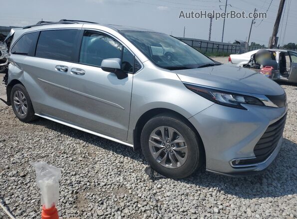5TDYRKECXPS153998 2023 TOYOTA SIENNA Silver Delantero derecho