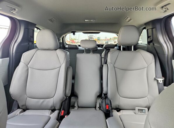 5TDYRKECXTS327708 2026 TOYOTA SIENNA Blue Вид задніх сидінь