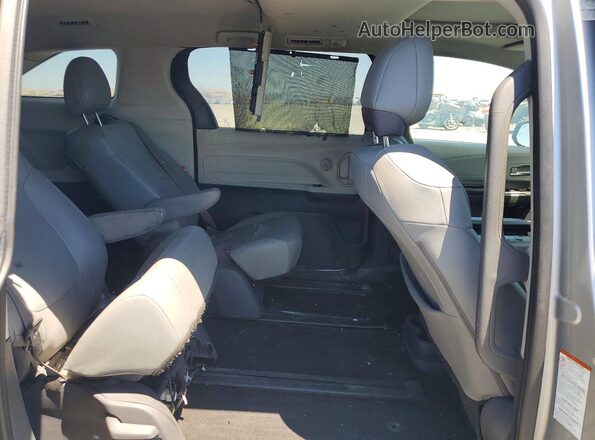 5TDYSKFC7MS009632 2021 TOYOTA SIENNA Серебряный Вид задней части салона