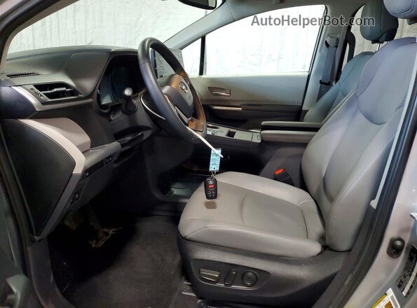 5TDYSKFC8PS099992 2023 TOYOTA SIENNA Silver Widok wnętrza z przodu