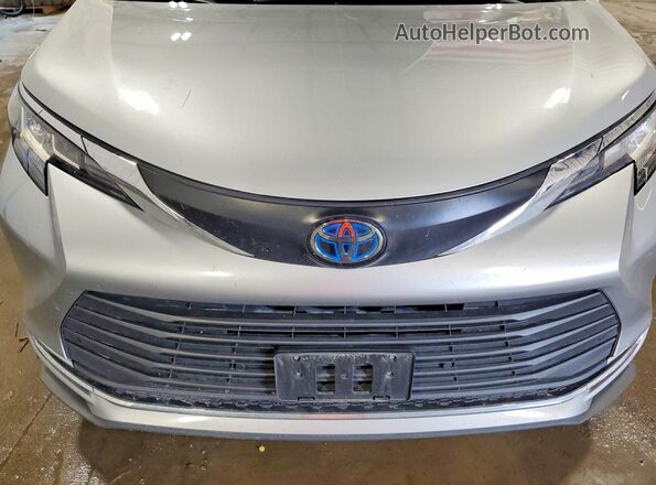 5TDYSKFC8PS099992 2023 TOYOTA SIENNA Silver Widok komory silnika