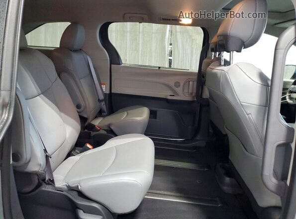 5TDYSKFC8PS099992 2023 TOYOTA SIENNA Silver Widok wnętrza z tyłu