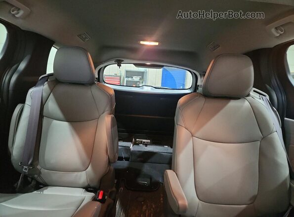 5TDYSKFC8SS161559 2025 TOYOTA SIENNA Silver Vista de los asientos traseros