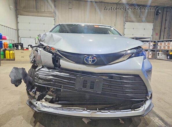5TDYSKFC8SS161559 2025 TOYOTA SIENNA Silver Vista frontal