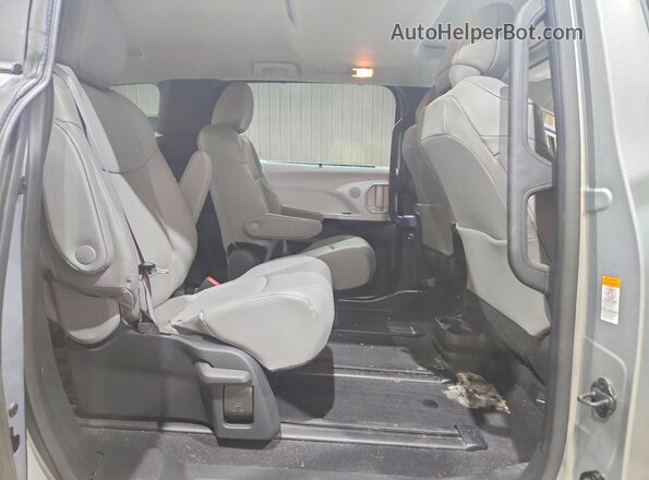5TDYSKFC8SS161559 2025 TOYOTA SIENNA Silver Vista interior trasera