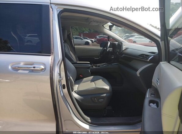 5TDYSKFCXMS001329 2021 TOYOTA SIENNA Silver Սալոնի դիմացի տեսք