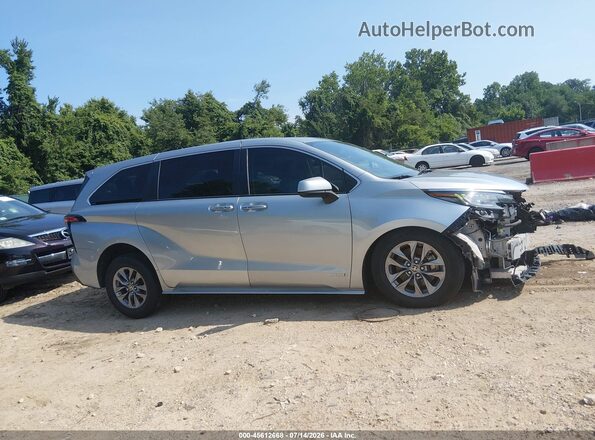5TDYSKFCXMS001329 2021 TOYOTA SIENNA Silver Սալոնի 360 աստիճան տեսք