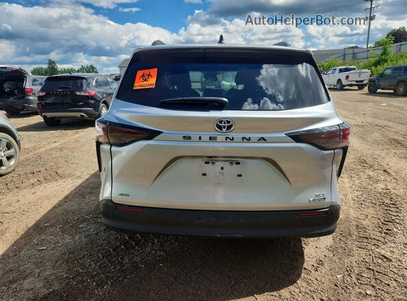 5TDYSKFCXPS106697 2023 TOYOTA SIENNA Silver Vista trasera