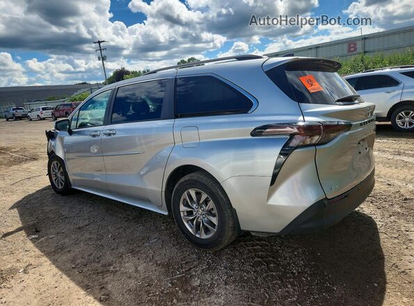 5TDYSKFCXPS106697 2023 TOYOTA SIENNA Silver Trasero izquierdo