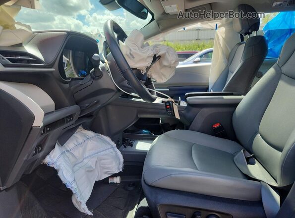 5TDYSKFCXPS106697 2023 TOYOTA SIENNA Silver Vista interior delantera