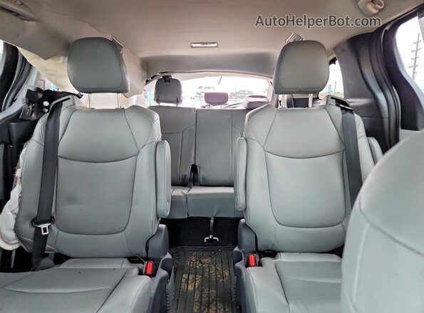 5TDYSKFCXTS230852 2026 TOYOTA SIENNA White Հետևի նստատեղերի տեսք