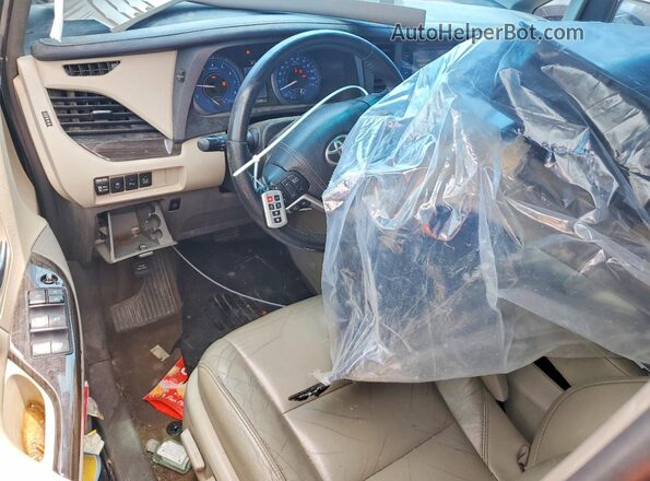 5TDYZ3DC0HS830128 2017 TOYOTA SIENNA Black Dashboard view