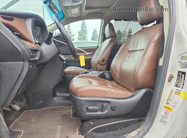 5TDYZ3DC0HS849245 2017 TOYOTA SIENNA White Widok wnętrza z przodu