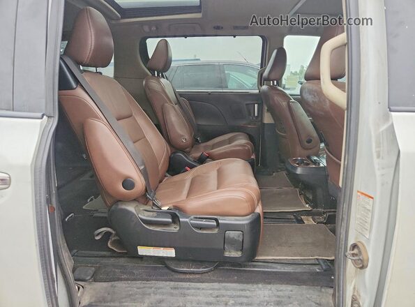 5TDYZ3DC0HS849245 2017 TOYOTA SIENNA White Widok wnętrza z tyłu