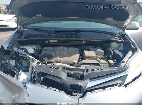 5TDYZ3DC0JS929781 2018 TOYOTA SIENNA White Вид ззаду