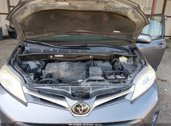 5TDYZ3DC0JS933541 2018 TOYOTA SIENNA Pewter Вид ззаду