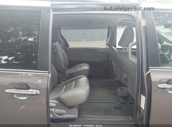 5TDYZ3DC0JS949223 2018 TOYOTA SIENNA Gray Widok naklejki z numerem VIN