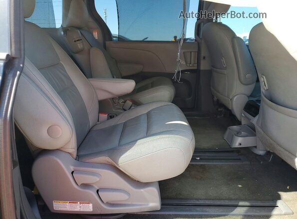 5TDYZ3DC2HS835119 2017 TOYOTA SIENNA Black Widok wnętrza z tyłu