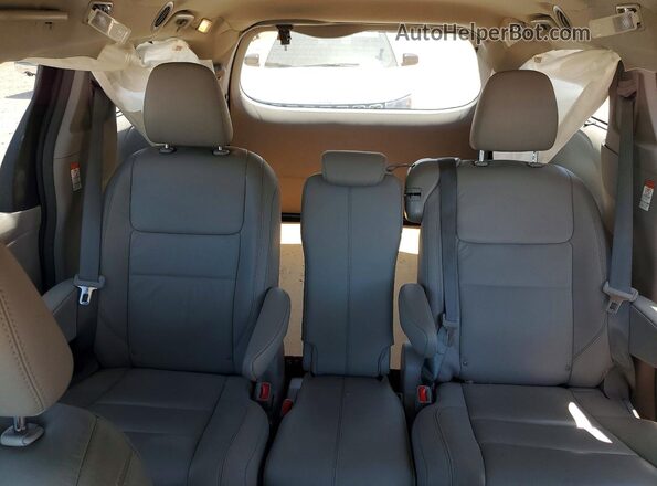 5TDYZ3DC2HS874440 2017 TOYOTA SIENNA Blue Rear seats view