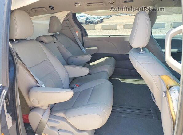 5TDYZ3DC2HS874440 2017 TOYOTA SIENNA Blue Rear interior view