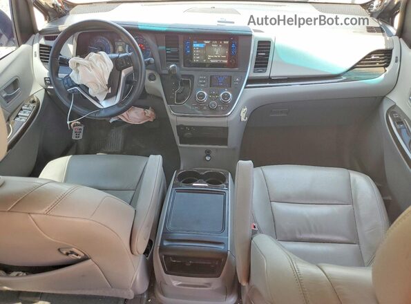 5TDYZ3DC2HS874440 2017 TOYOTA SIENNA Blue Dashboard view