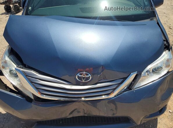 5TDYZ3DC2HS874440 2017 TOYOTA SIENNA Blue Engine compartment view
