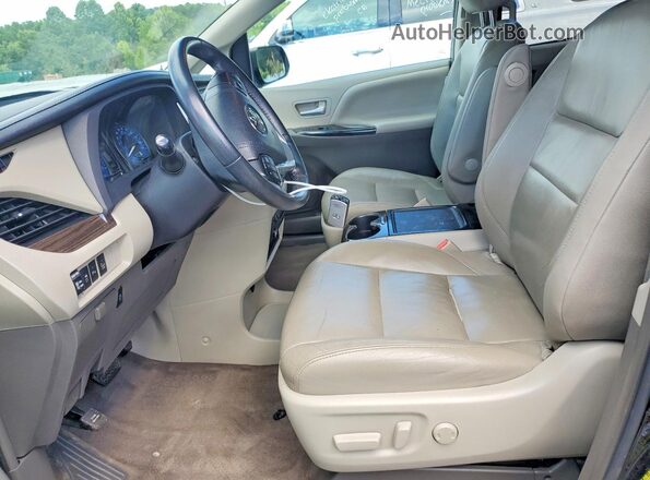 5TDYZ3DC2HS900857 2017 TOYOTA SIENNA Black Front interior view