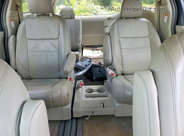 5TDYZ3DC2HS900857 2017 TOYOTA SIENNA Black Rear seats view
