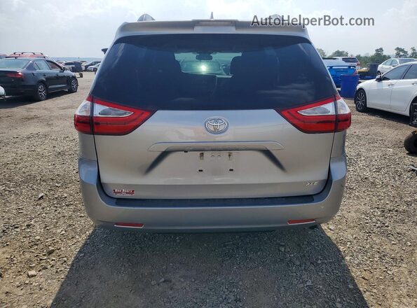 5TDYZ3DC2JS910813 2018 TOYOTA SIENNA Silver Vista trasera