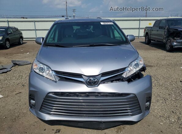 5TDYZ3DC2JS910813 2018 TOYOTA SIENNA Silver Vista frontal