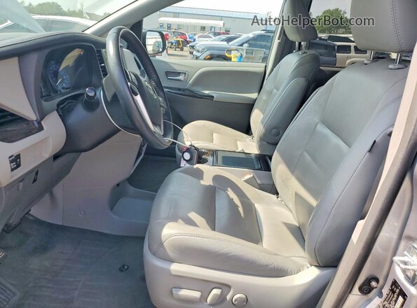 5TDYZ3DC2JS910813 2018 TOYOTA SIENNA Silver Vista interior delantera