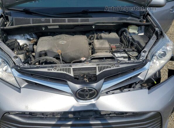 5TDYZ3DC2JS910813 2018 TOYOTA SIENNA Silver Vista del compartimento del motor