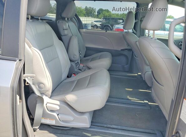 5TDYZ3DC2JS910813 2018 TOYOTA SIENNA Silver Vista interior trasera