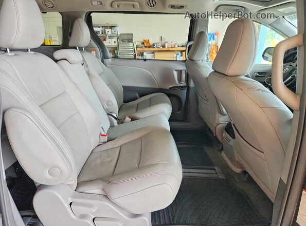 5TDYZ3DC2JS944783 2018 TOYOTA SIENNA Gray Widok wnętrza z tyłu