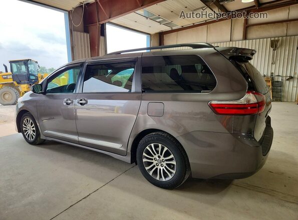 5TDYZ3DC2JS944783 2018 TOYOTA SIENNA Gray Tył lewy