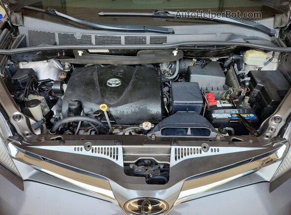 5TDYZ3DC2JS944783 2018 TOYOTA SIENNA Gray Widok komory silnika