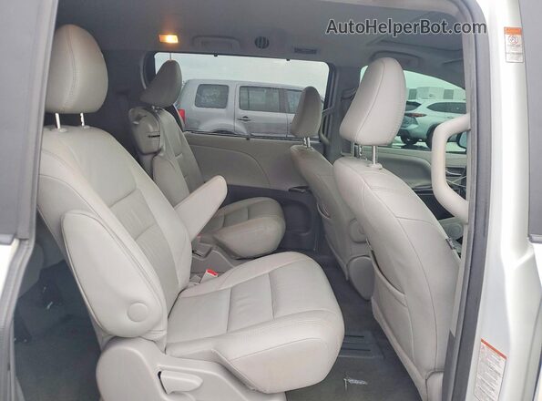 5TDYZ3DC3HS833783 2017 TOYOTA SIENNA Cream Vista interior trasera