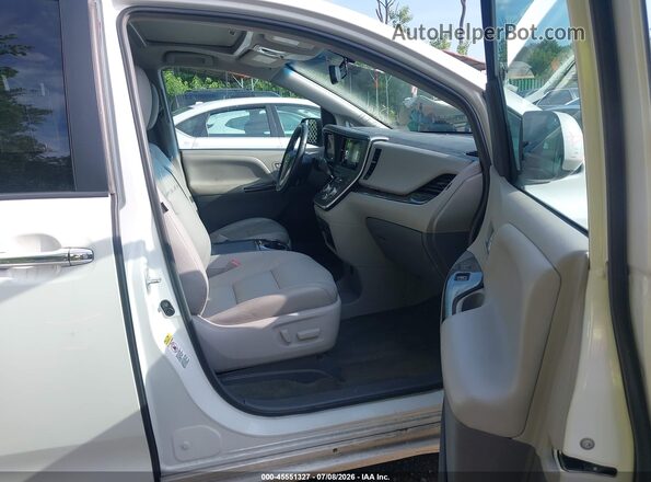 5TDYZ3DC3HS858148 2017 TOYOTA SIENNA White Front interior view