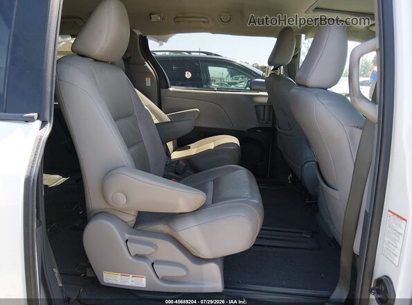 5TDYZ3DC3HS863169 2017 TOYOTA SIENNA White Widok naklejki z numerem VIN