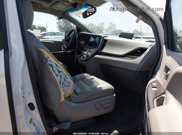 5TDYZ3DC3HS863169 2017 TOYOTA SIENNA White Widok wnętrza z przodu