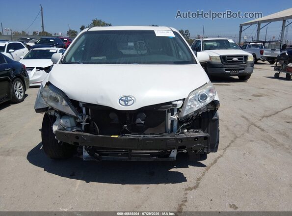 5TDYZ3DC3HS863169 2017 TOYOTA SIENNA White Widok z przodu