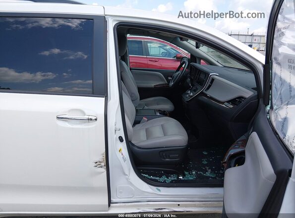 5TDYZ3DC3HS893577 2017 TOYOTA SIENNA White Front interior view
